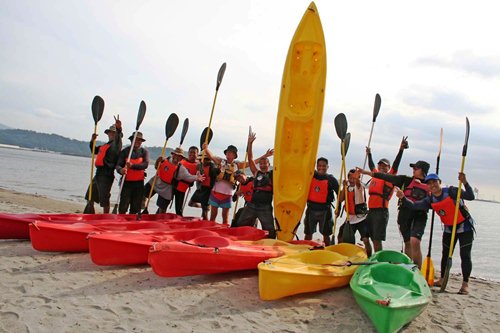 Participants in the eco-kayaking course at the Subic Bay Freeport Zone pose with kayaking expert Bill Temby (sixth from left)