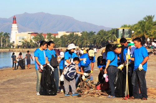 Participants in the river/coastline cleanup comb beaches in the Subic Bay area during the kick-off of a monthly cleanup program initiated by stakeholders in the Subic Bay Freeport area. The project is being supported by the Subic Bay Metropolitan Authority, the Olongapo City government, as well as various locator companies, schools and community organizations in the Subic Bay Freeport and Olongapo City.