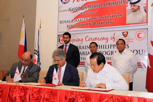 His Highness Prince Shaik Nasser bin Hamad of Bahrain (left, standing), Vice President Jejomar Binay (center, standing) and SBMA Chairman Roberto Garcia, witness the signing of a memorandum of agreement by (left to right) Bahrain Red Crescent Society secretary-general Fawzi Amin, Royal Charity Organization of Bahrain secretary-general Dr. Mustafa Al Sayed, and Philippine National Red Cross chairman Richard Gordon, for two humanitarian projects to be carried out by the Kingdom of Bahrain for the people of the Philippines affected by typhoon Yolanda.