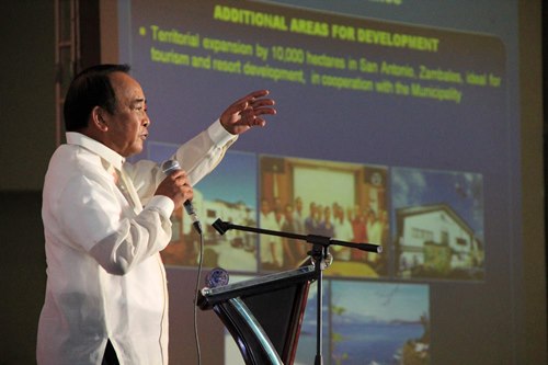 SBMA Chairman Roberto V. Garcia gestures as he reports on the accomplishments of his administration  before Subic Bay Freeport business locators, employees, and stakeholders in the Subic community during his State of the Freeport Address held on Thursday (Feb. 27) at the Subic Bay Exhibition and Convention Center.