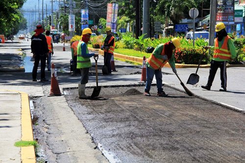 SUBIC ROAD REPAIR PROJECTS Workers undertake road improvement along the Rizal Highway in the Subic Bay Freeport Zone, as the Subic Bay Metropolitan Authority (SBMA) announced an infusion of P40 million for road repair and other infrastructure maintenance projects.