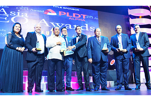 Former SBMA chairman Roberto Garcia (middle) relishes a proud moment in SBMA history after the agency was declared the Executive Leadership Team of the Year in the recently concluded Asia CEO 2016 Awards.  With him are the top guns of the other finalists in the same category.