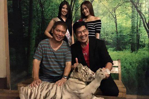 Zoomanity Group President Robert Yupangco with SBMA Chairman Martin Dino together with Ms. Tourism candidates as they feed a very rare white tiger cub during Night Safari. Chairman Dino highly recommends Night Safari as a must try unique experience in Subic.
