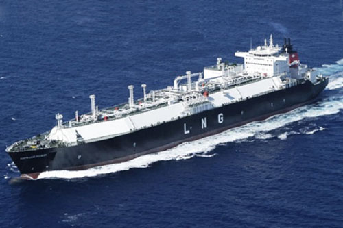 A petroleum carrier that transports Liquefied Petroleum Gas (LNG) through ship-to-ship transfer