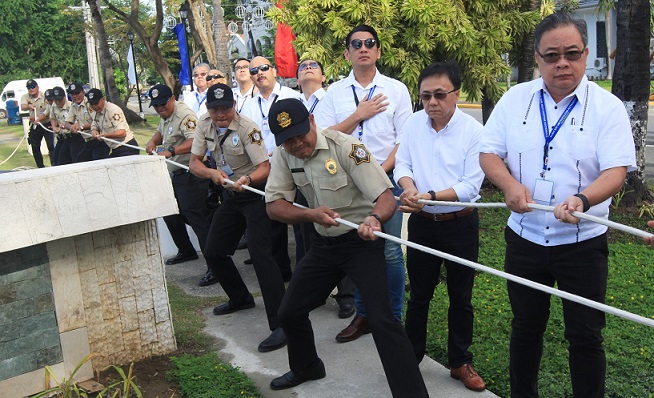 SBMA officials led by Directors Tomas Lahom III, Stefani SaÃ±o and Julius Escalona lead the raising of the Philippine flag at the kick-off of the SBMA 25 th  Anniversary celebration on Monday, Nov. 6.