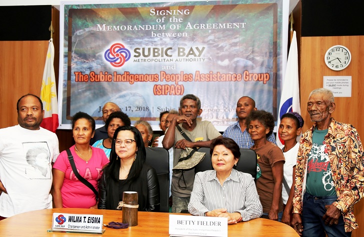 Members of the Magbukun Ayta tribe welcome the signing of an agreement by SBMA Chairman and Administrator Wilma T. Eisma (left) and SIPAG President Betty Fielder to implement a conservation program at the tribeâ€™s territory within the Subic Bay Freeport Zone.