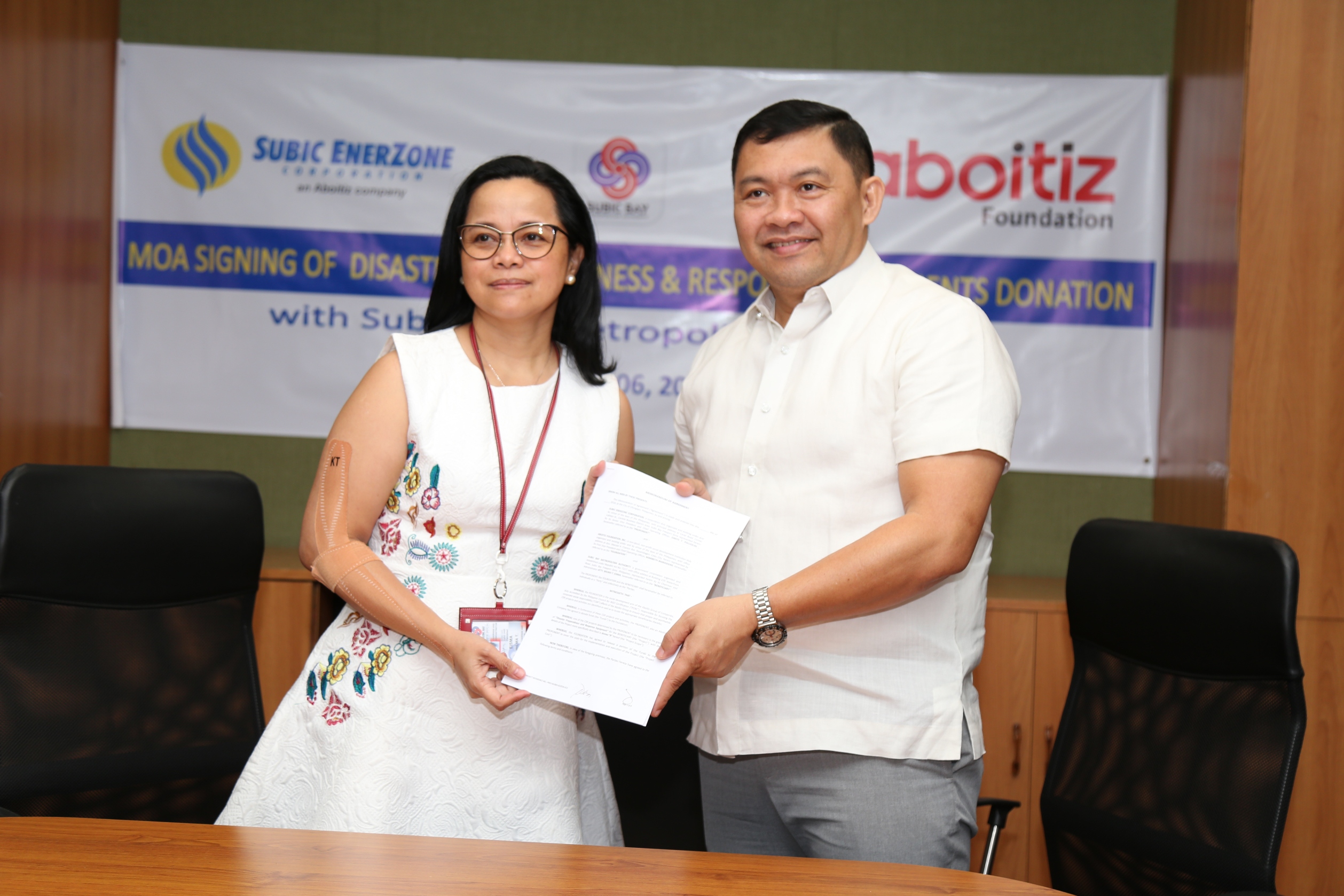 Subic Enerzone COO Dante Pollescas turns over documents to SBMA Chairman Wilma T. Eisma for the rescue boat and emergency equipment donated by Aboitiz Foundation, Inc.