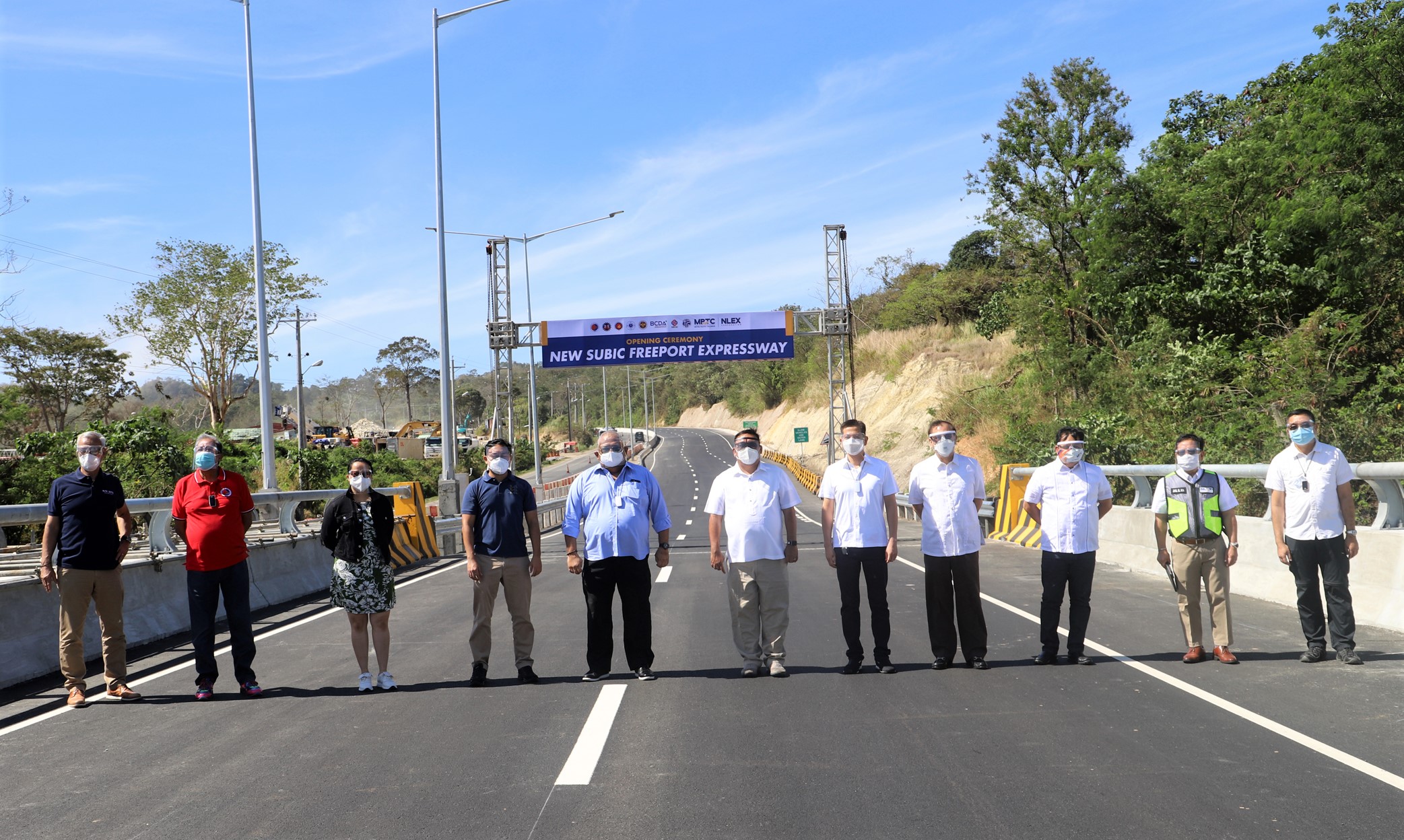 SUBIC EXPRESSWAY INAUGURATION. Top-ranking government officials led by Executive Secretary Salvador Medialdea, Public Works Secretary Mark Villar, Transportation Secretary Arthur Tugade, Presidential Spokesperson Harry Roque, and SBMA Chairman Wilma Eisma headlined the opening of the newly completed 8.2-km Subic Freeport Expressway (SFEX) on Friday, Feb. 19.