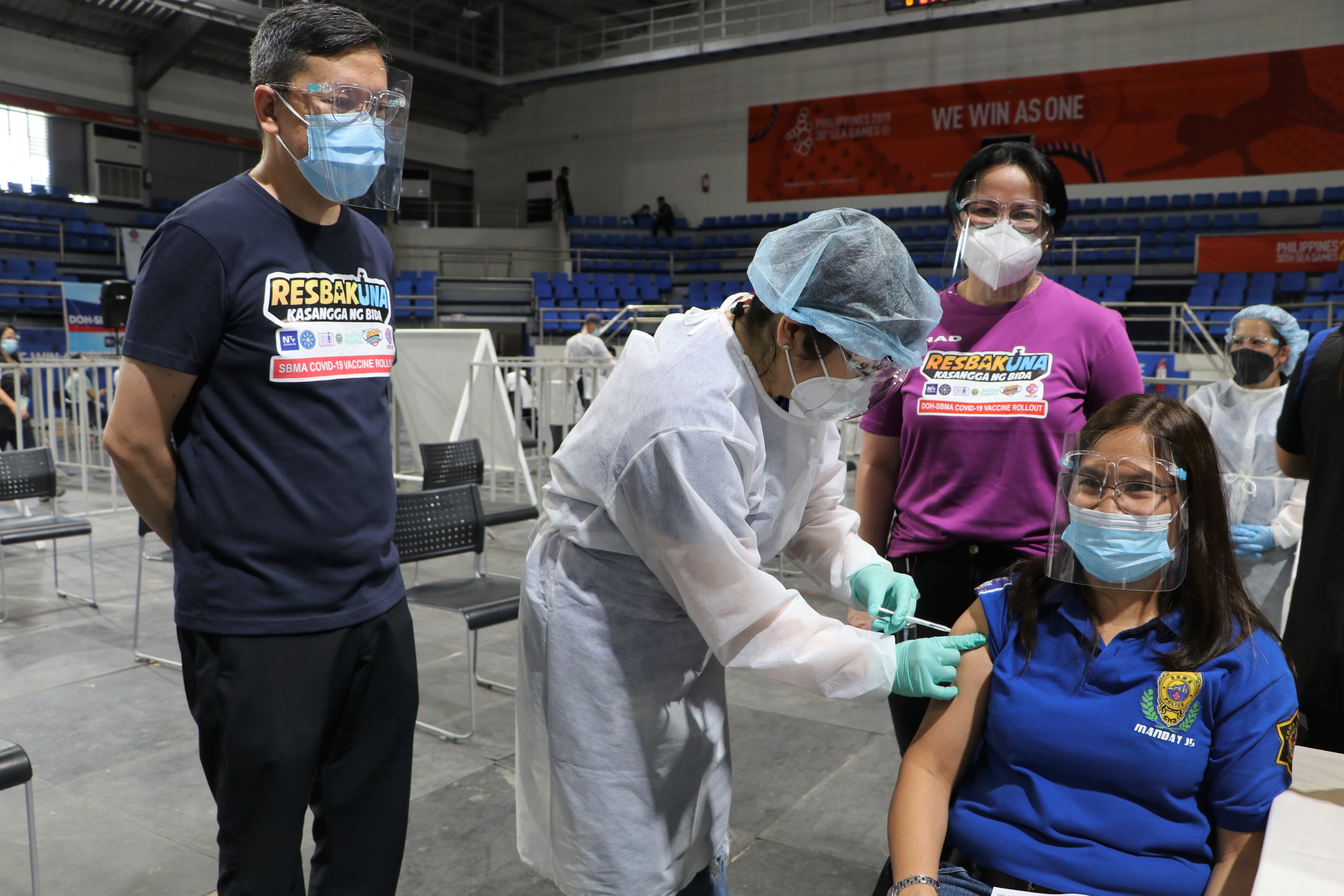 SBMA Chairman and Administrator Wilma T. Eisma and DA for Public Health and Safety Ronnie Yambao witness the SBMA-DOH vaccine rollout on Tuesday, May 18, at the Subic Gym