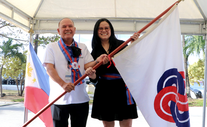 Former Chairman and Administrator Wilma T. Eisma (right) hands over the SBMA flag to former Olongapo City Mayor Rolen C. Paulino, Sr. during the turnover ceremony of the top leadership post of the agency. Paulino vowed that he will continue the projects of the previous administration, while making sure that the premier Freeport becomes more investor-friendly and a sports tourism hub.