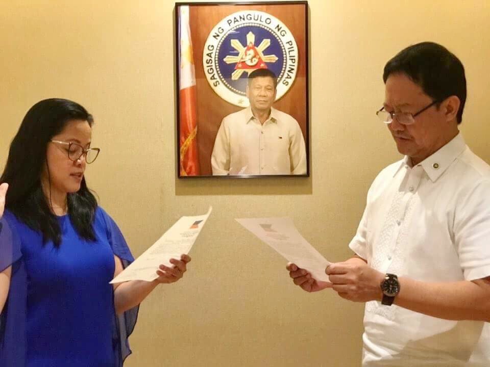 [1] SBMA Chairperson and Administrator Wilma T. Eisma takes her oath of office before Deputy Executive Secretary Menardo Guevarra in MalacaÃ±ang Palace on Tuesday, September 26.   [2] Deputy Executive Secretary Menardo Guevarra congratulates SBMA Chairperson and Administrator Wilma T. Eisma after swearing her into office in MalacaÃ±ang Palace on Tuesday, September 26.