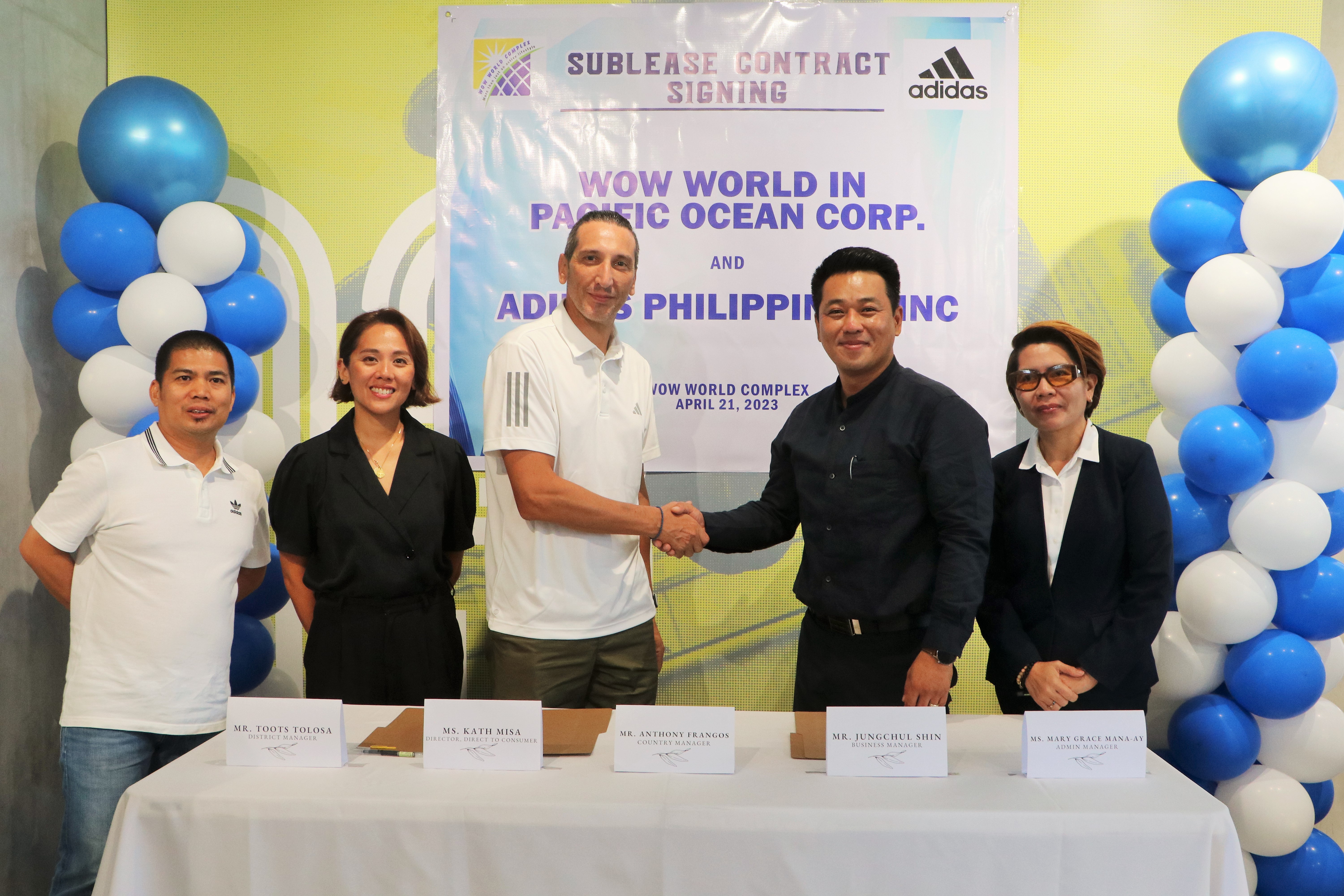Adidas Philippines, Inc. country manager Anthony Frangos (3 rd  from L) seals the deal with a handshake with WOW World in Pacific Ocean Corp. business manager Jungchul Shin for another five years in the complex. Also in the picture (L-R) are Adidas district manager Toots Tolosa, Adidas director for direct to consumer Kath Misa, and WOW World in Pacific Ocean Corp. administrative manager Mary Grace Mana-ay (R).
