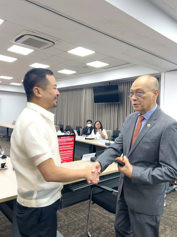 Subic Bay Metropolitan Authority (SBMA) Chairman and Administrator Jonathan D. Tan (left) shares a light moment with Finance Secretary Benjamin Diokno (right) after the Fiscal Incentives Review Board (FIRB) en banc approved duty and tax incentives to Nidec Subic Philippines Corporation’s Project Kinamatex.