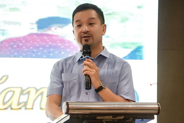 Subic Bay Metropolitan Authority (SBMA) Chairman and Administrator Jonathan D. Tan addresses the officials and members of the Subic Bay Freeport Chamber of Commerce (SBFCC) during the latter’s Membership Meeting and CEO’s/President’s Forum at the LeCharmé Suites-Subic early this week.