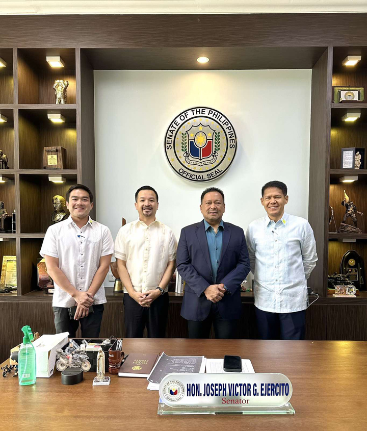 Deputy Majority Floor Leader Senator Joseph Victor ‘JV’ Ejercito (2nd from right) poses for a quick photo opportunity with Subic Bay Metropolitan Authority (SBMA) Jonathan D. Tan (2nd from left) after the senate budget hearing on Thursday. Also in photo are SBMA Chief of Staff and Deputy Administrator for Port Operations Atty. Martin Kristoffer Roman (left) and Senior Deputy Administrator for Support Services Atty. Ramon Agregado (right).