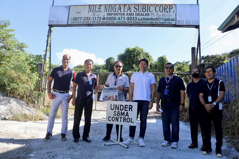 SBMA Senior Deputy Administrator Atty. Ramon Agregado, Deputy Administrator for Legal Atty. Michael Quintos, together with other Agency officials lead the take over of the leased property of truck trading company Nile Niigata “Under SBMA control” due to several unsettled company defaults.
