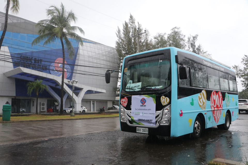 Two e-PUVs of the Subic Bay Metropolitan Authority’s public transportation project currently roaming the streets of the Central Business District of the Subic Bay Freeport Zone on test run until September 27. One is situated at the Golden Dragon Restaurant parking area, and the other at the Kalaklan Terminal.