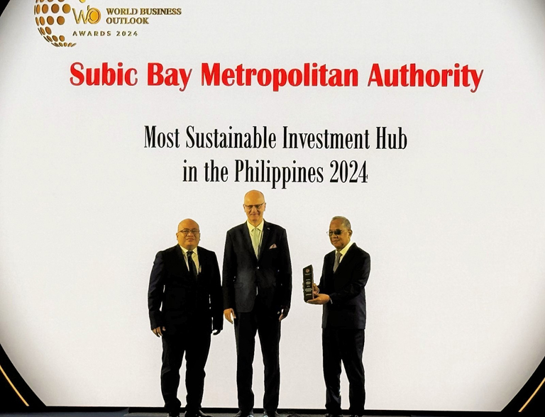 Subic Bay Metropolitan Authority (SBMA) Chairman and Administrator Eduardo Jose L. Aliño (right), along with Director Teodoro Del Rosario (left), receive the award from His Excellency Artur Dmochowski, Ambassador of Poland to the Kingdom of Thailand, Cambodia, Laos, and Myanmar.