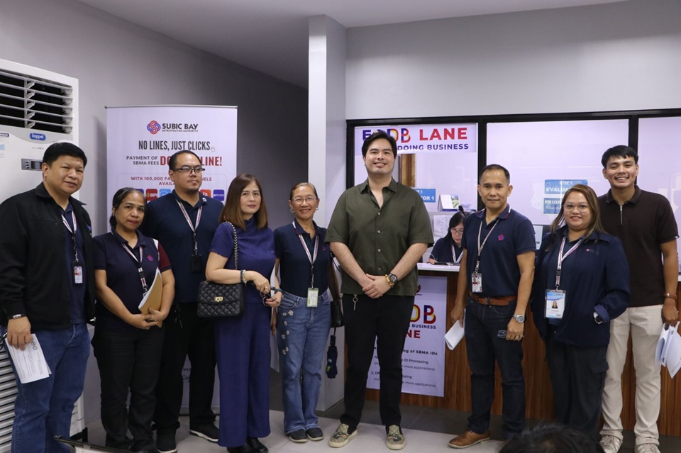 Subic Bay Metropolitan Authority (SBMA) Anti-Red Tape Unit, chaired by Senior Deputy Administrator for Business and Investment Renato Lee III, inspected on May 30 the newly established Ease of Doing Business (EODB) lane, a special lane dedicated to the batch processing of identification cards for employees and workers in Subic Bay Freeport.