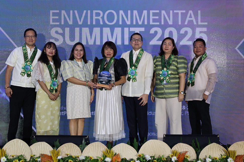 SBMA Ecology Center bags “Best Ecological Solid Waste Management Practices” award